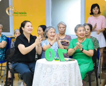 5 kỹ năng cần thiết để chăm sóc người cao tuổi tại nhà