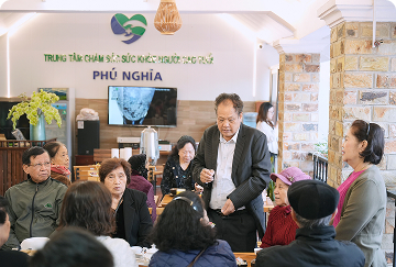 [T1/2025] Tiệc sinh nhật của người già và những tiếng cười