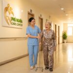 Tai nạn người già tại nhà: Nguy hiểm thầm lặng mà 90% gia đình đang bỏ qua