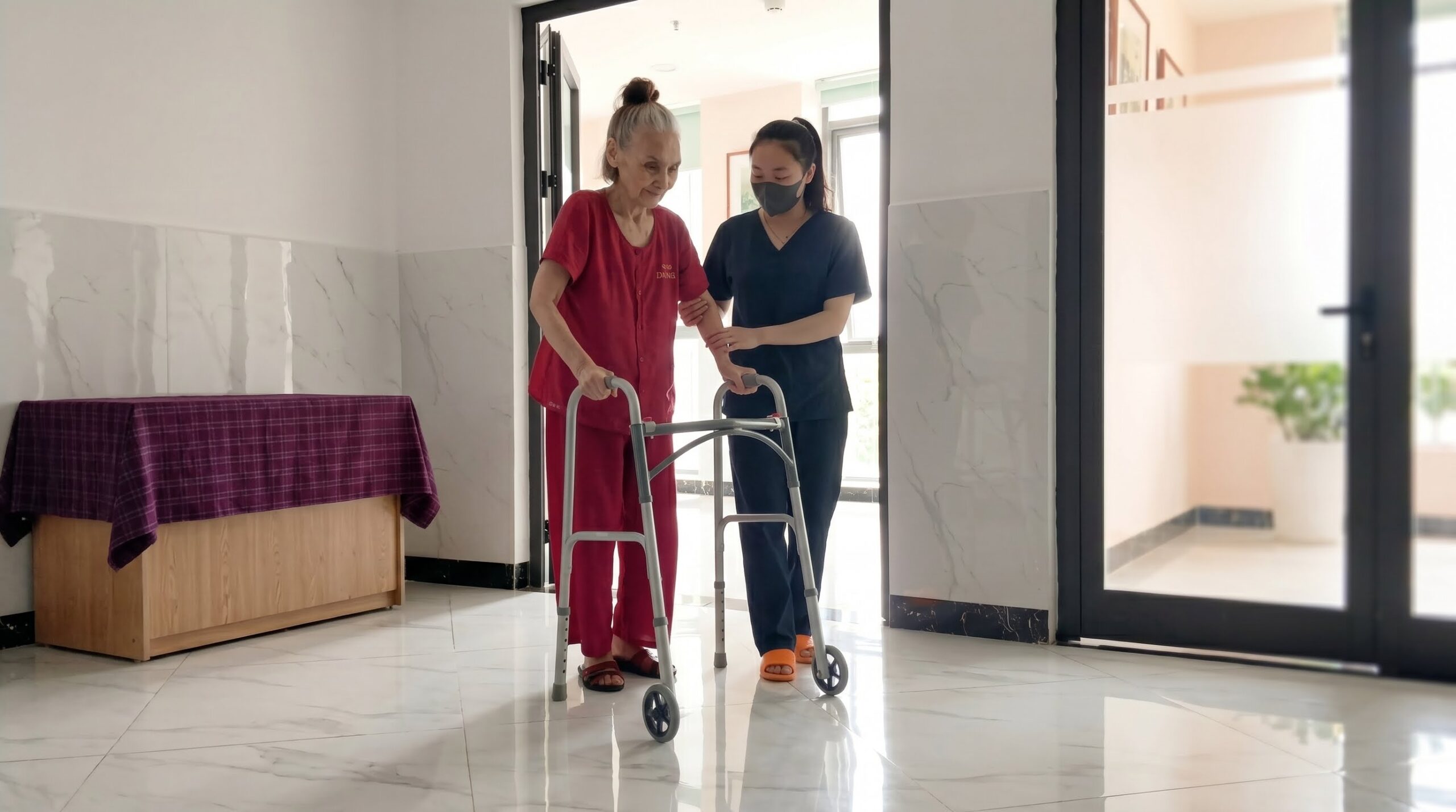 Chăm sóc người cao tuổi sau tai biến đúng cách giúp phục hồi tốt hơn